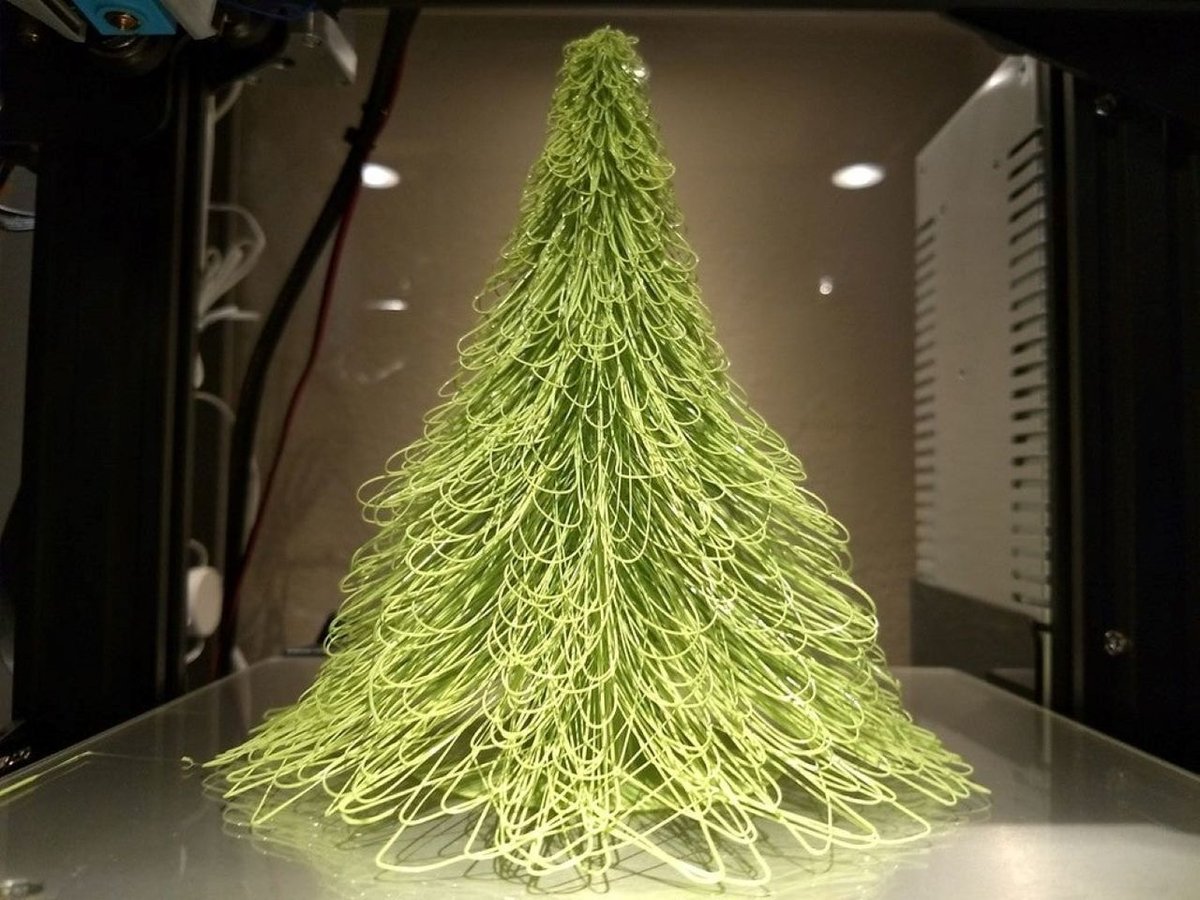 Have fun with this stunning Christmas tree decoration