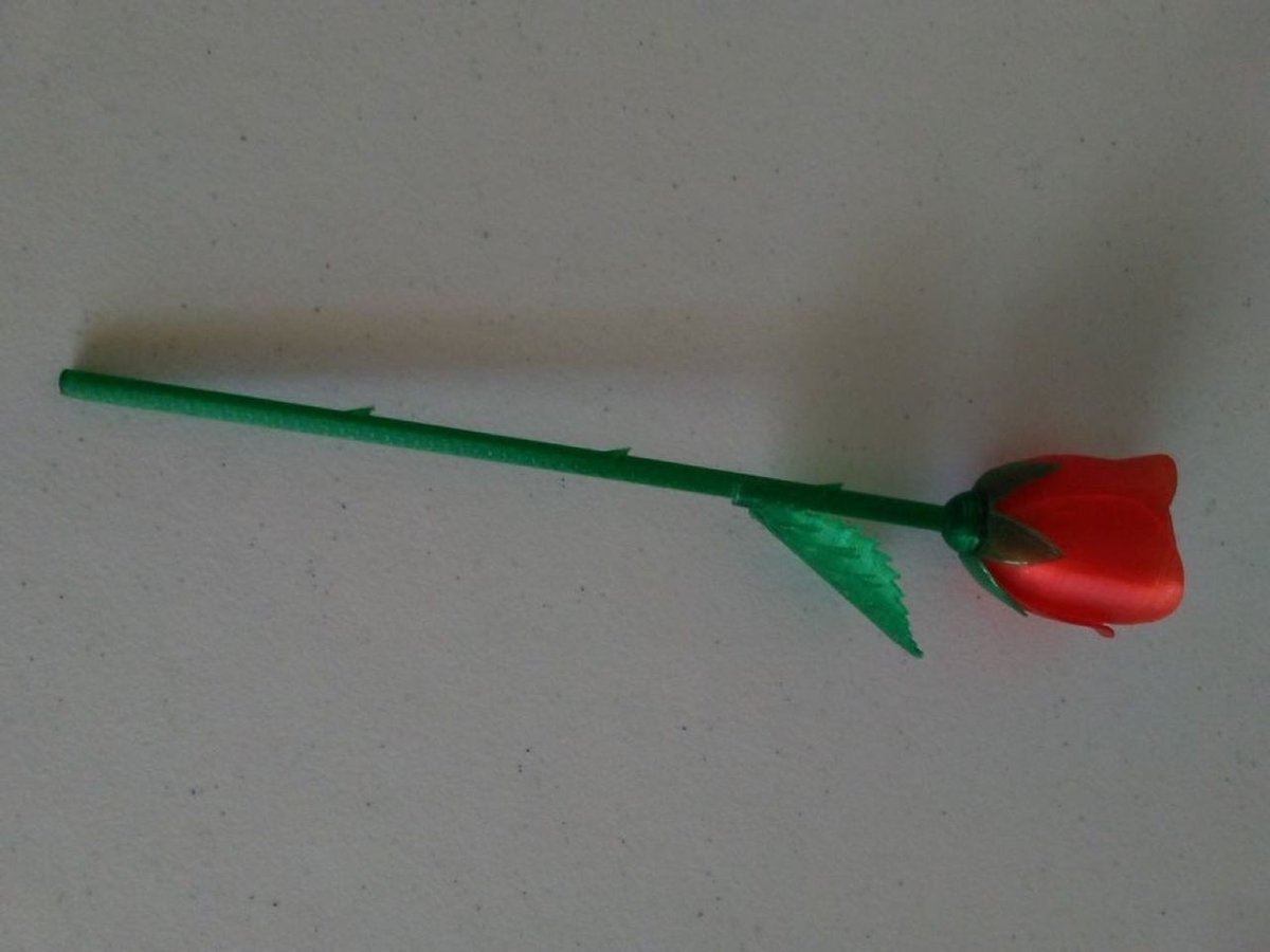 A bouquet of 3D printed roses lasts forever