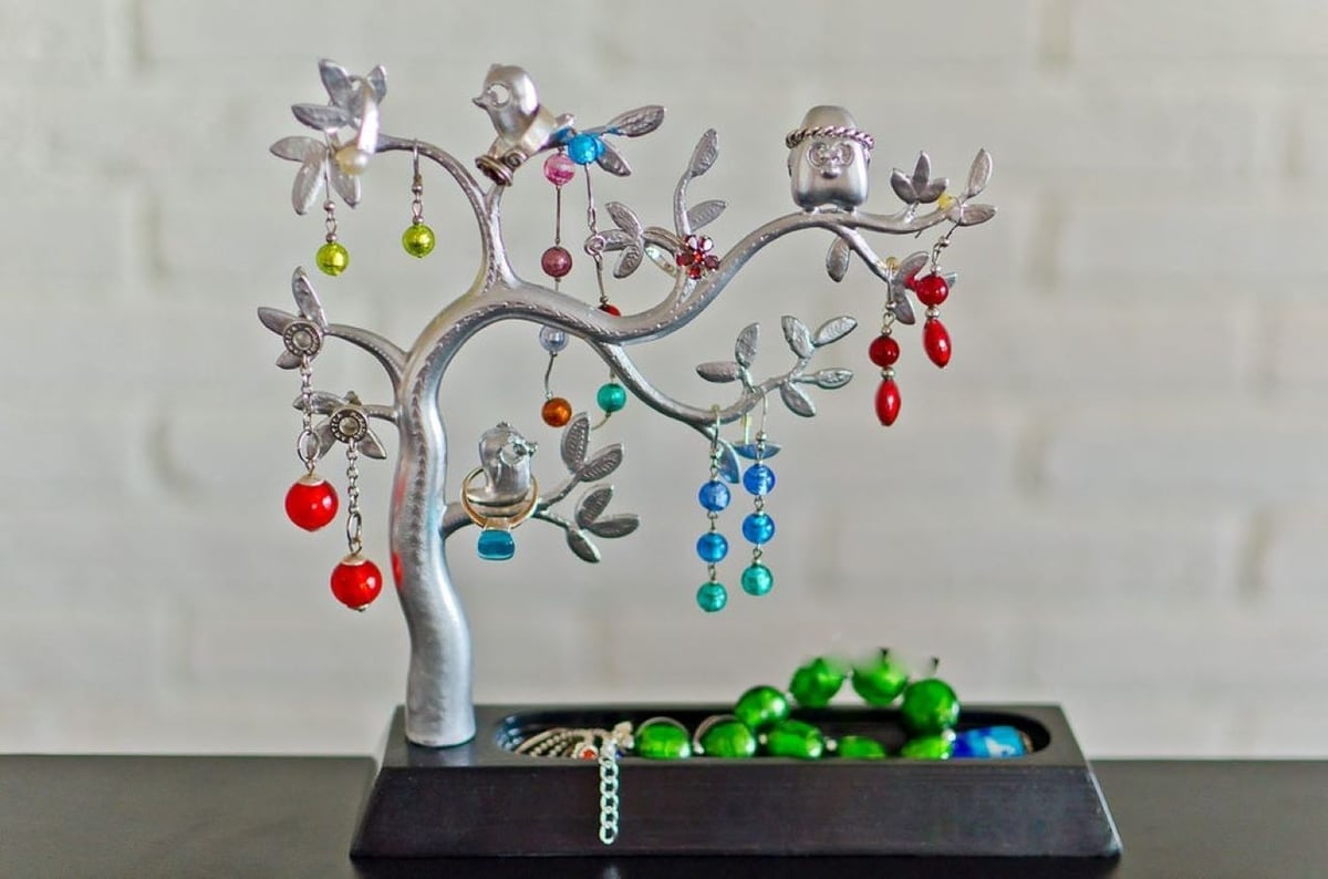 A stylish way to display and organize jewelry