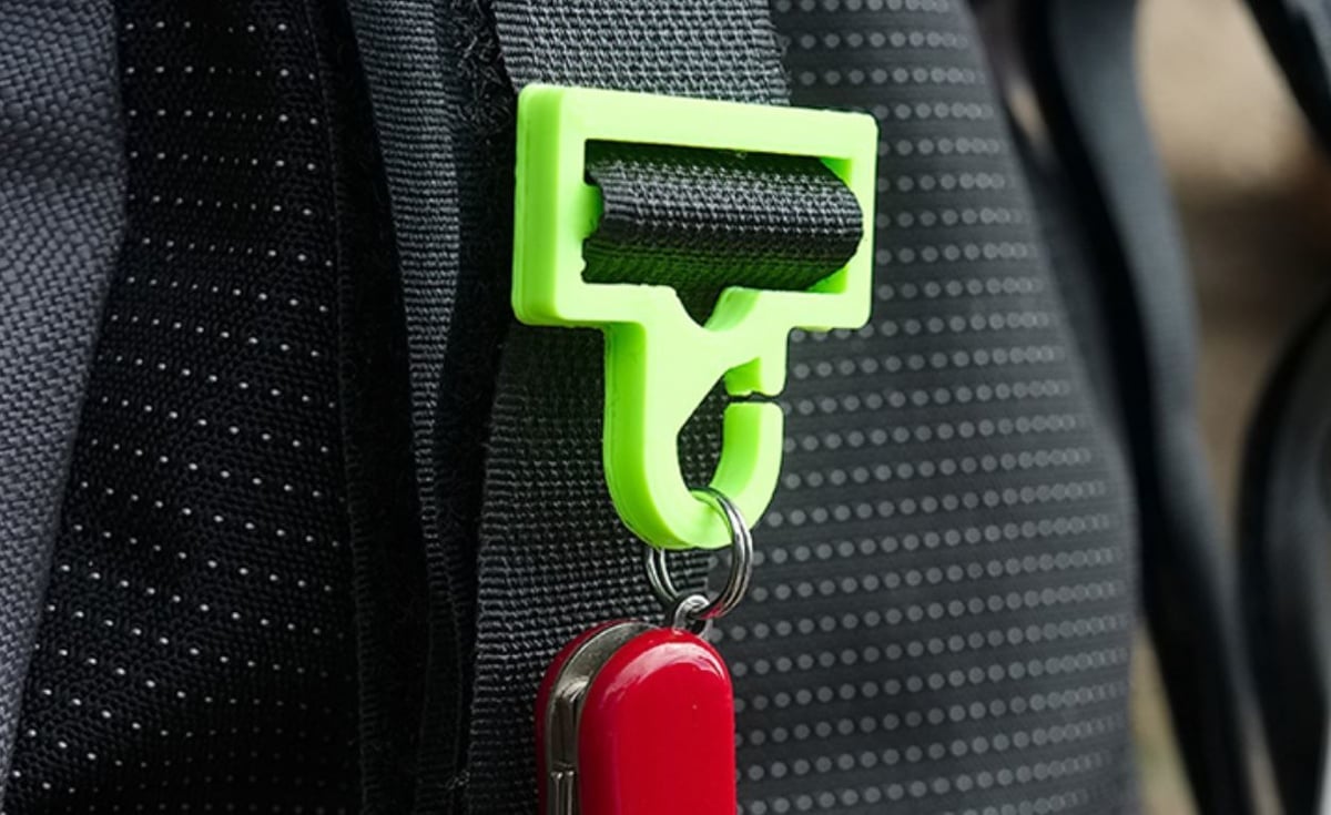 Keep what you need easily accessible with this backpack strap clip