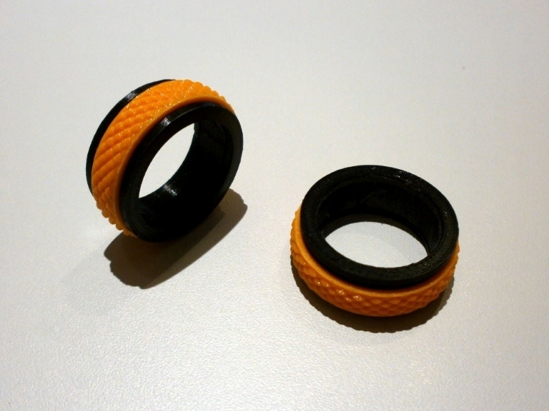 Discrete and wearable fidget ring