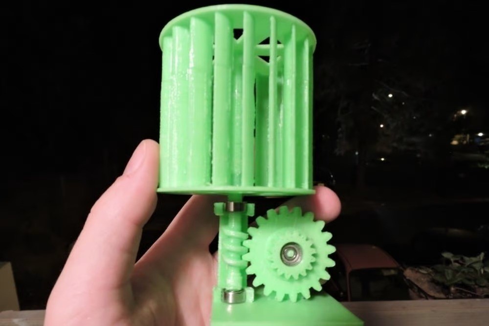 This mini wind turbine is an excellent educational model