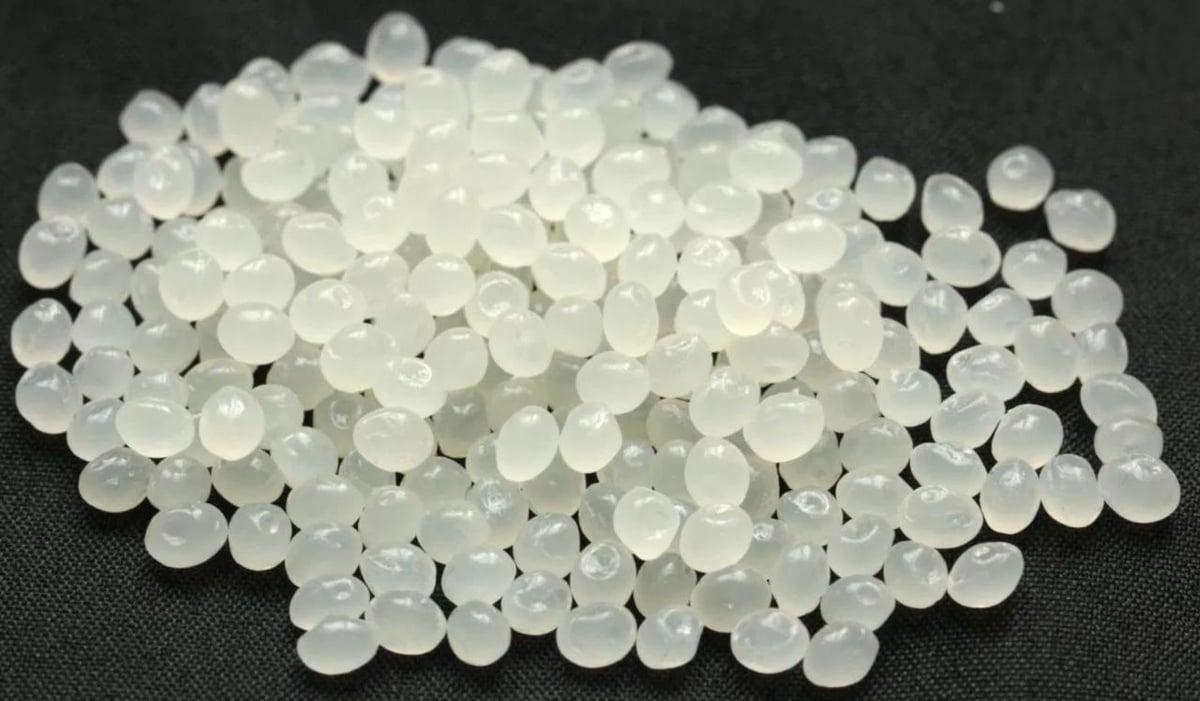 Filament begins with clear or white colored pellets