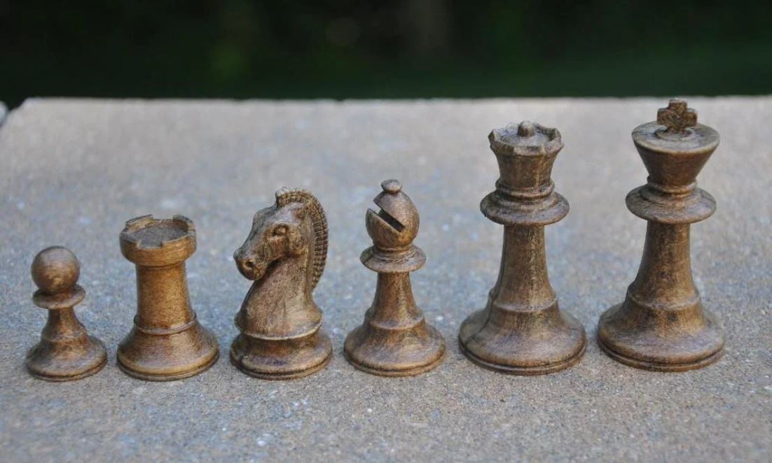 This chess set should be printed with supports