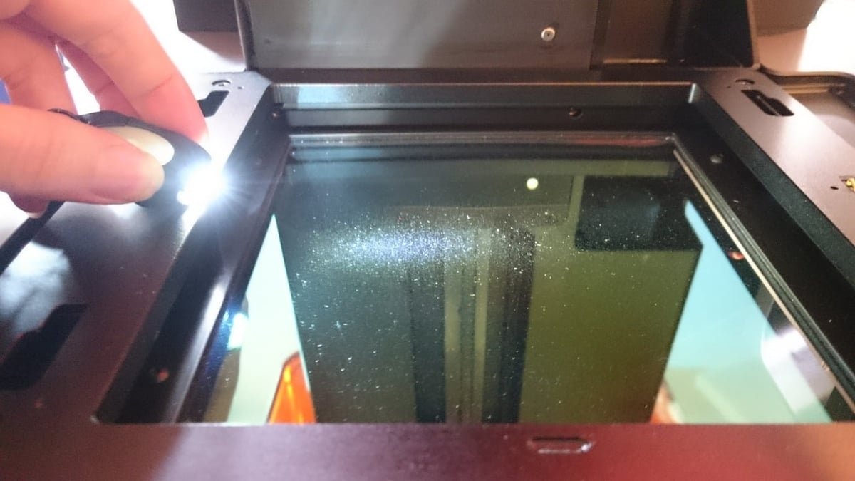 Wiping your 3D printer's mirrors and bed will result in cleaner prints