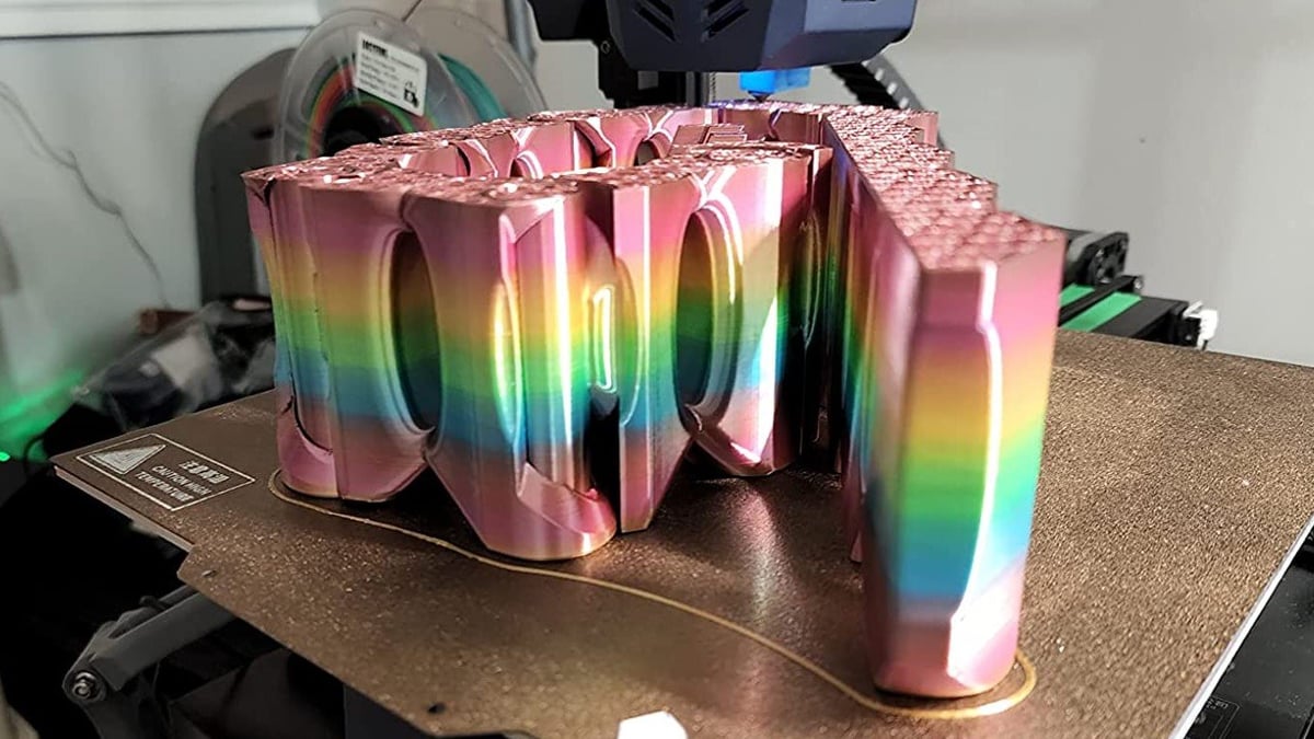 Color changes happen pretty fast on Locyfens' rainbow PLA filament