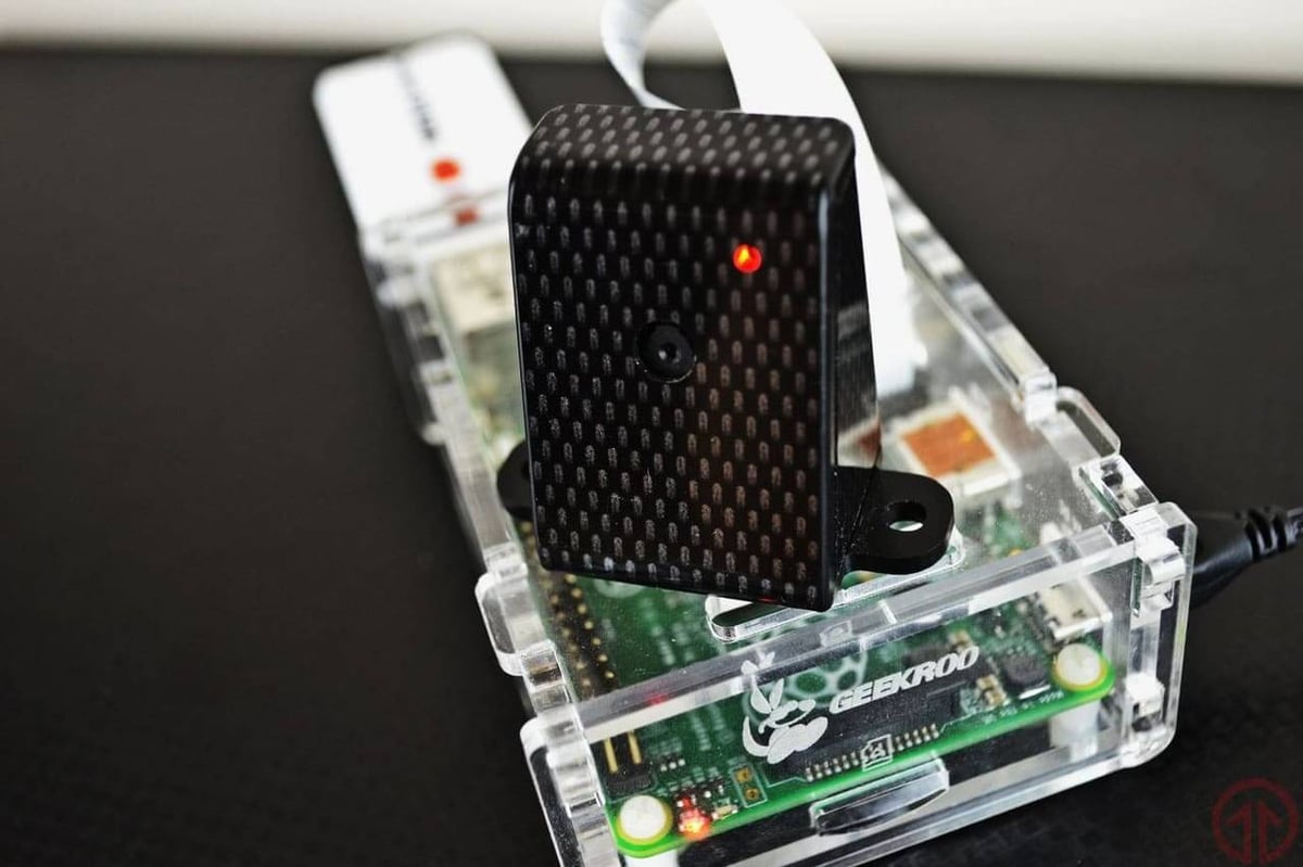 Create a DIY security system with the Raspberry Pi!