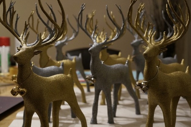 Build your own herd of colorful deer!
