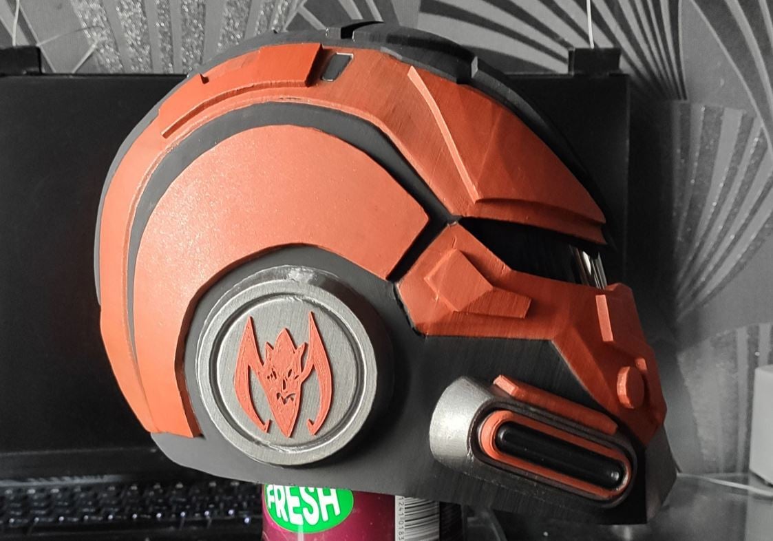 This helmet only comes in a one-piece file