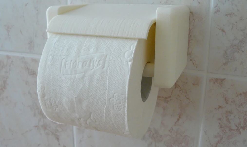 You can easily remove and replace toilet paper roles with this print