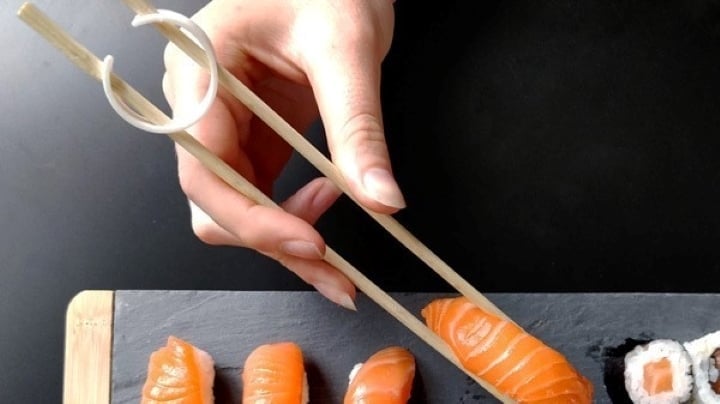 The circular part bends a little so the chopsticks can go in and out to grip your food
