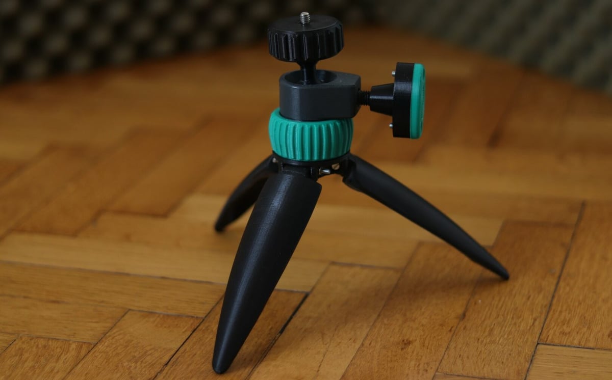 Consider using a 4-mm screw to reinforce this tripod