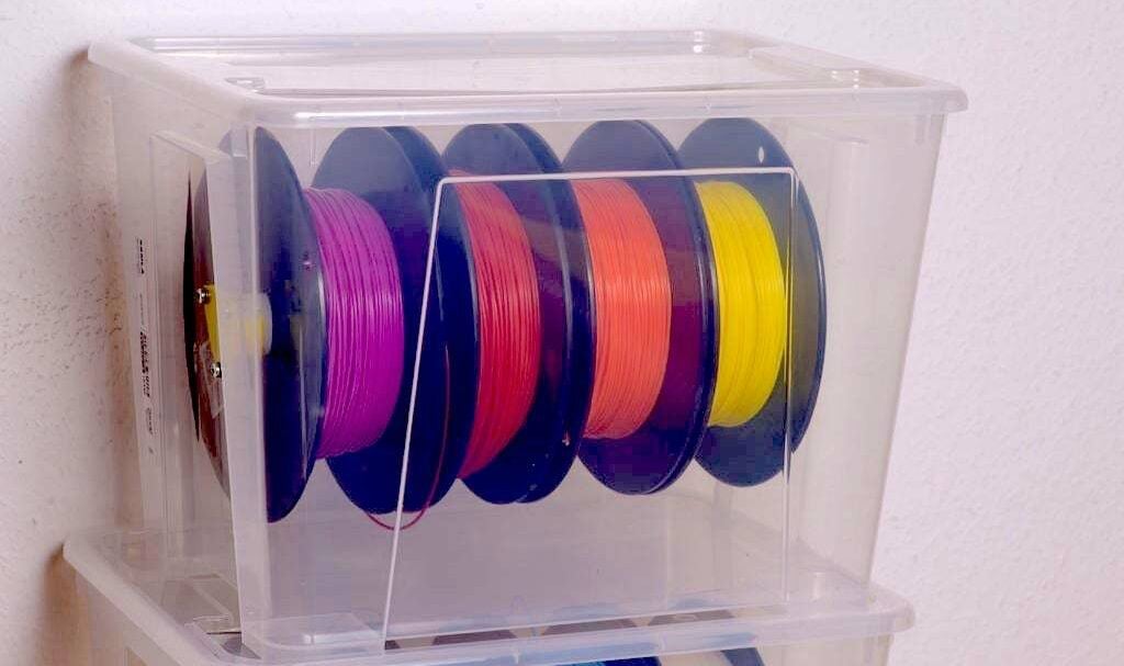 A simple way to hold and protect filament
