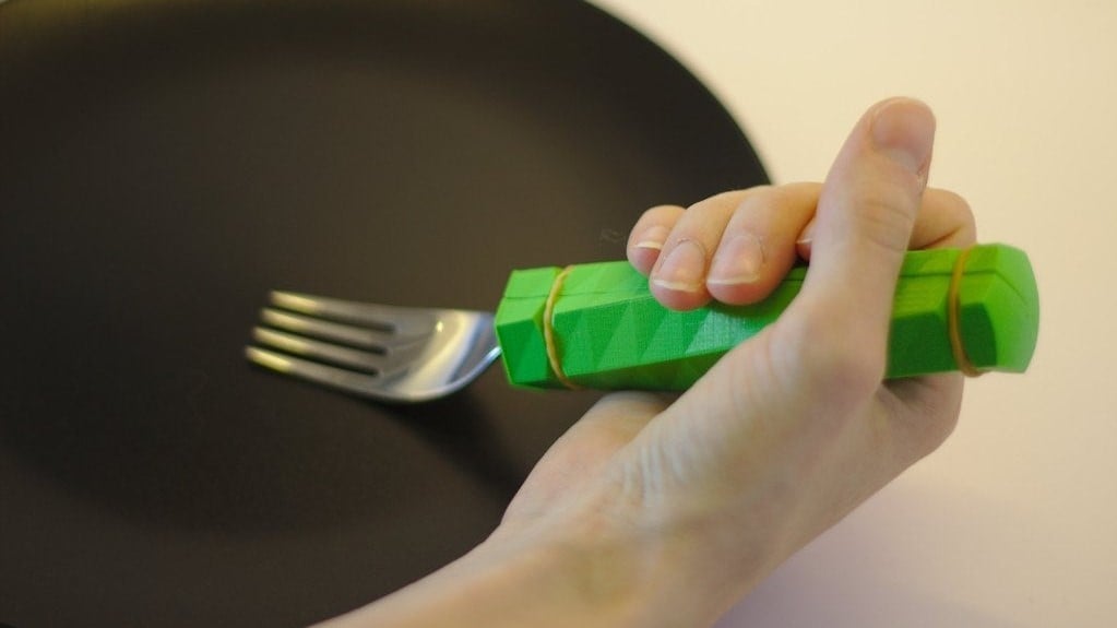 An award-winning 3D printed design to help grasp Ikea forks and spoons