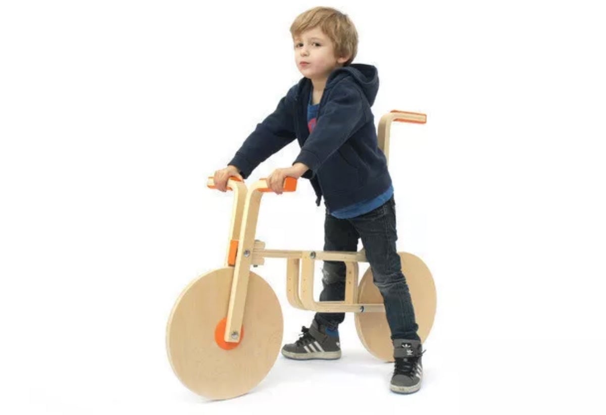 A brilliant adaptation of two Frosta stools to a simple bike