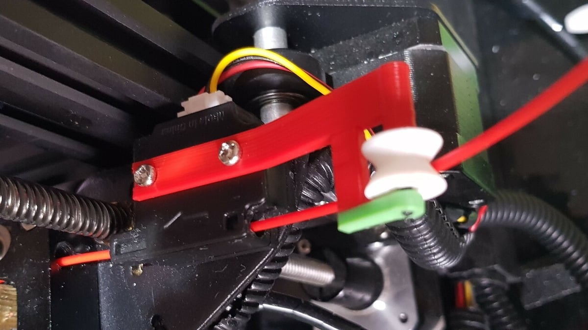 This filament guide allows filament to smoothly flow from the spool holder to your extruder