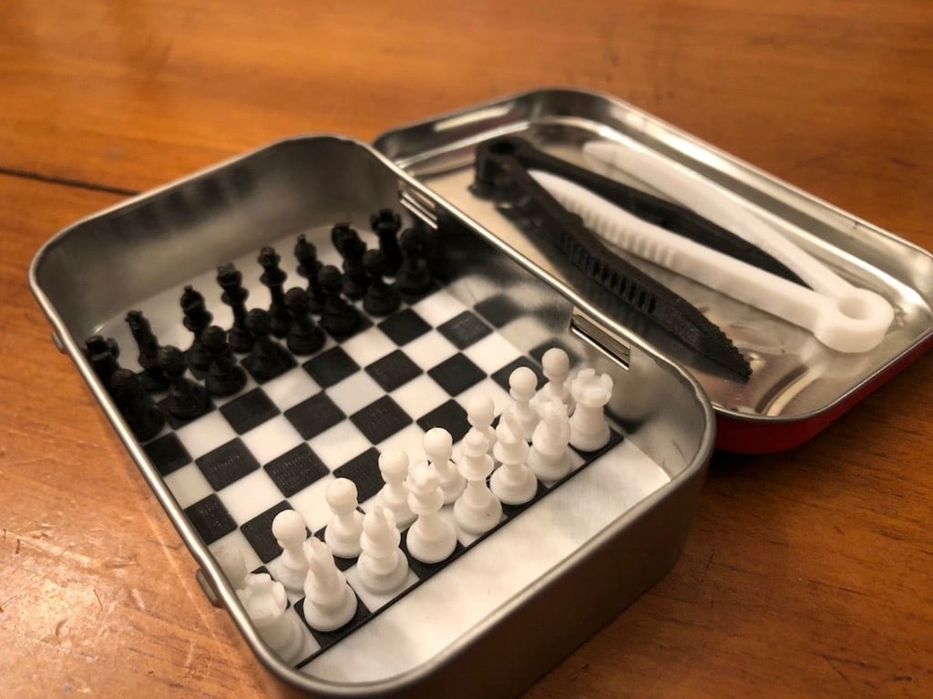 https://i.all3dp.com/workers/images/fit=scale-down,w=1200,gravity=0.5x0.5,format=auto/wp-content/uploads/2021/04/25155931/Chess-Altoid-Tin.jpg