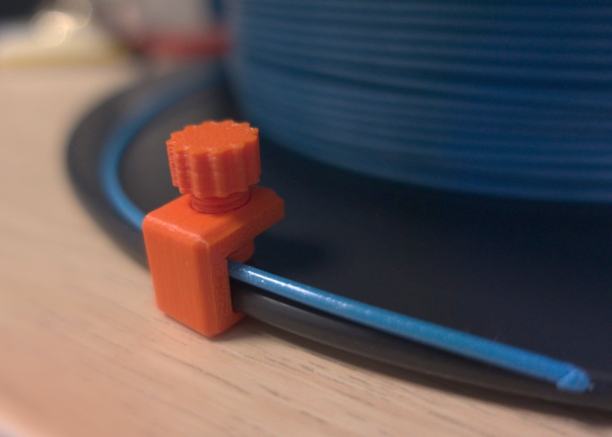 Imagen de Archivos para impresora 3D / Cosas para imprimir en 3D: Sujeción para filamento con tornillo