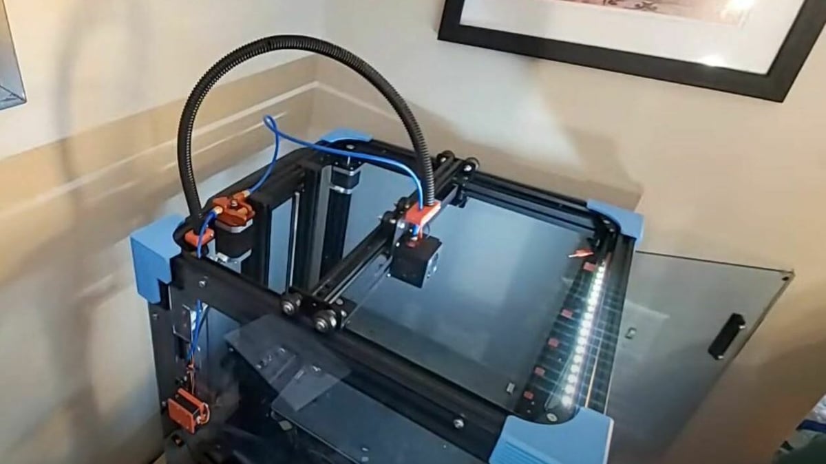 Moving the Ender 6's extruder to the top of the frame allows you to use a shorter Bowden tube