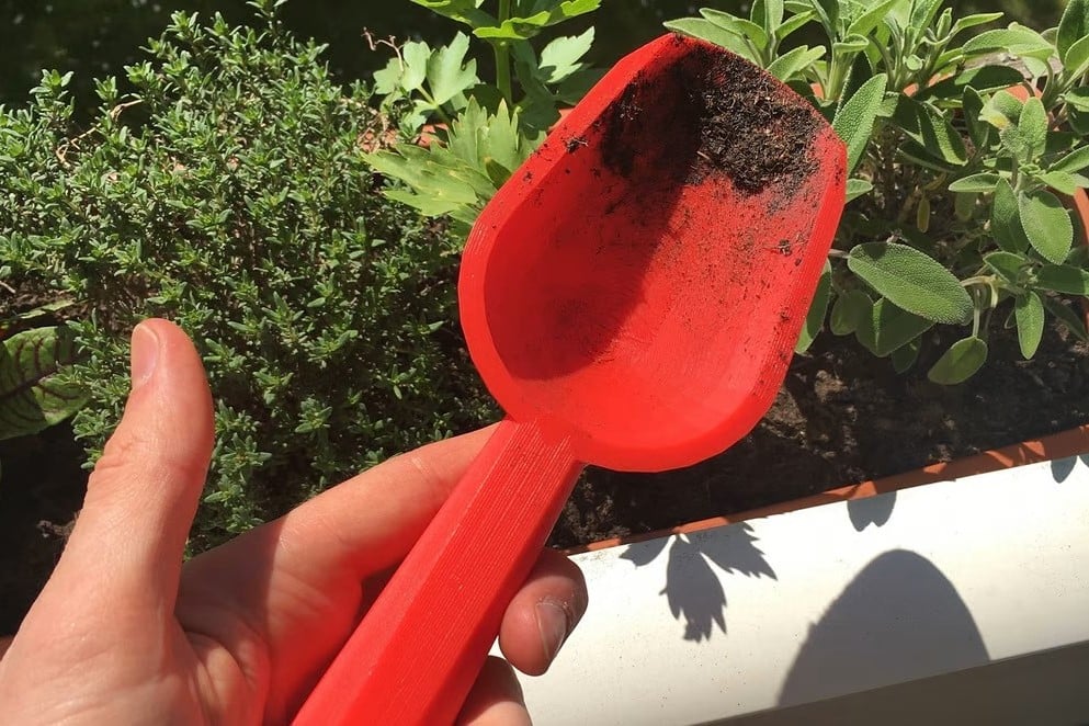 This little spade is perfect for seedlings and smaller plants