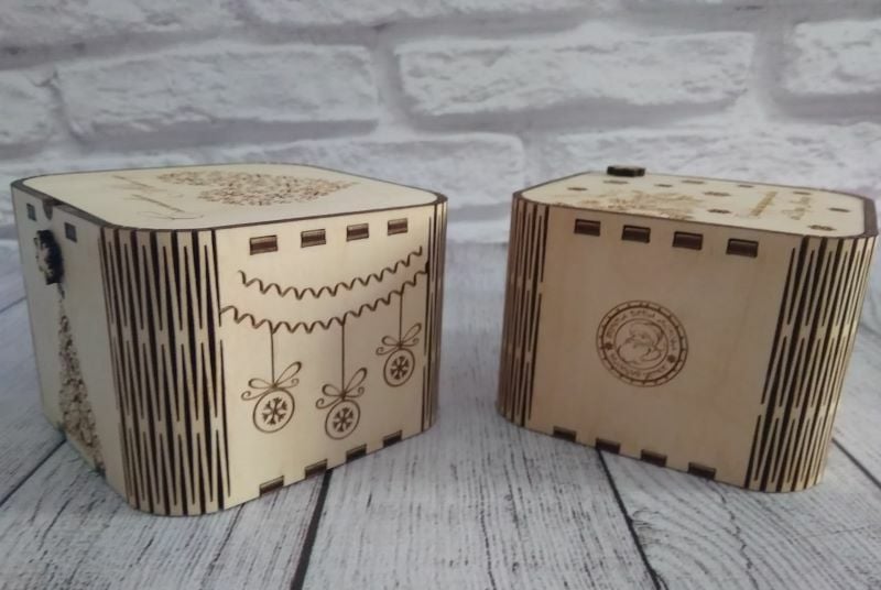 The pattern on these boxes were laser cut