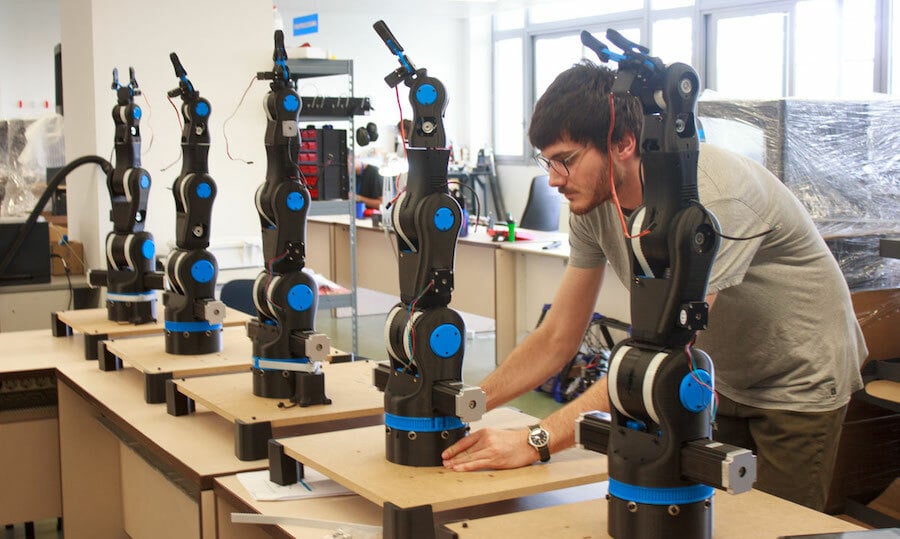 The BCN3D Moveo Robot Arm is huge in comparison to other arduino projects