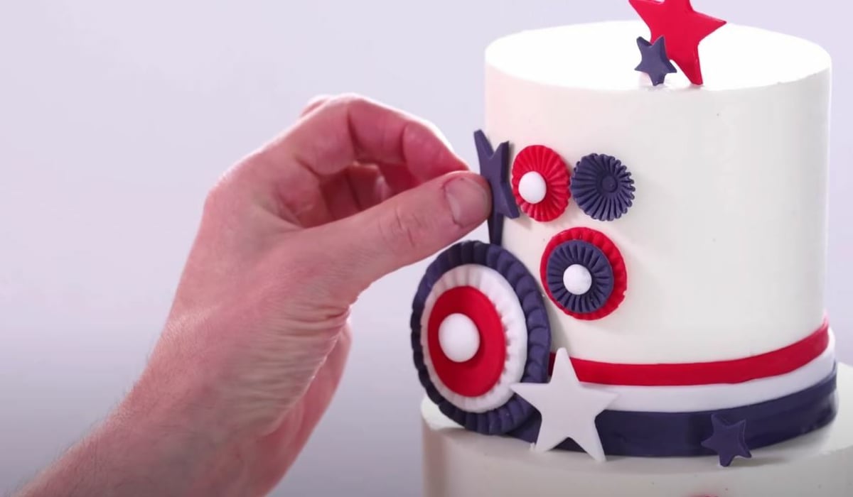 enza3d's fondant stamp designs were inspired by Man About Cake's patriotic cake