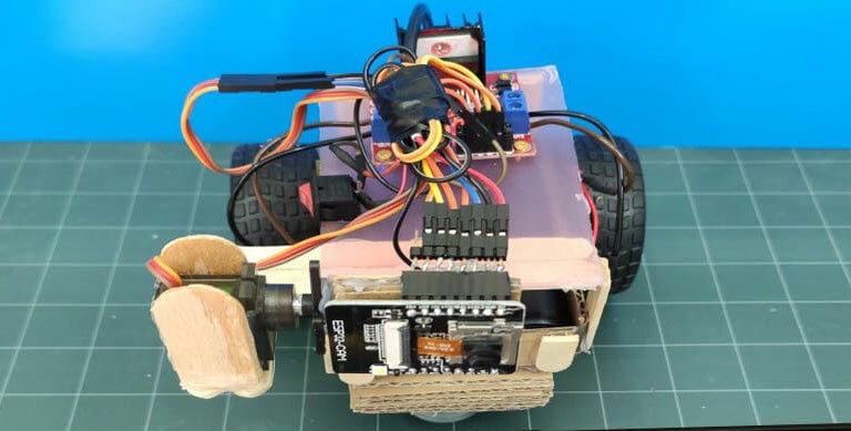 This low-power Esp32 robot streams to an Android device