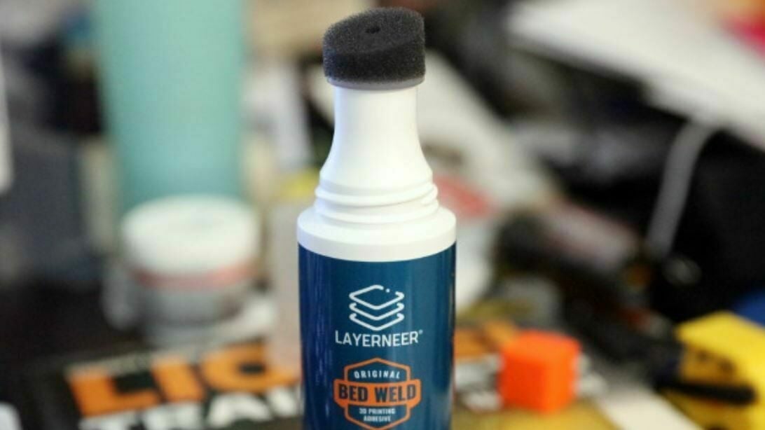 Layerneer Bed Weld comes with a foam application pad