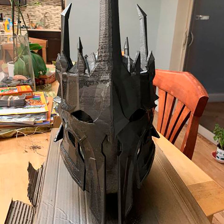 Complete Sauron's set with his helmet and become the Lord of the Rings