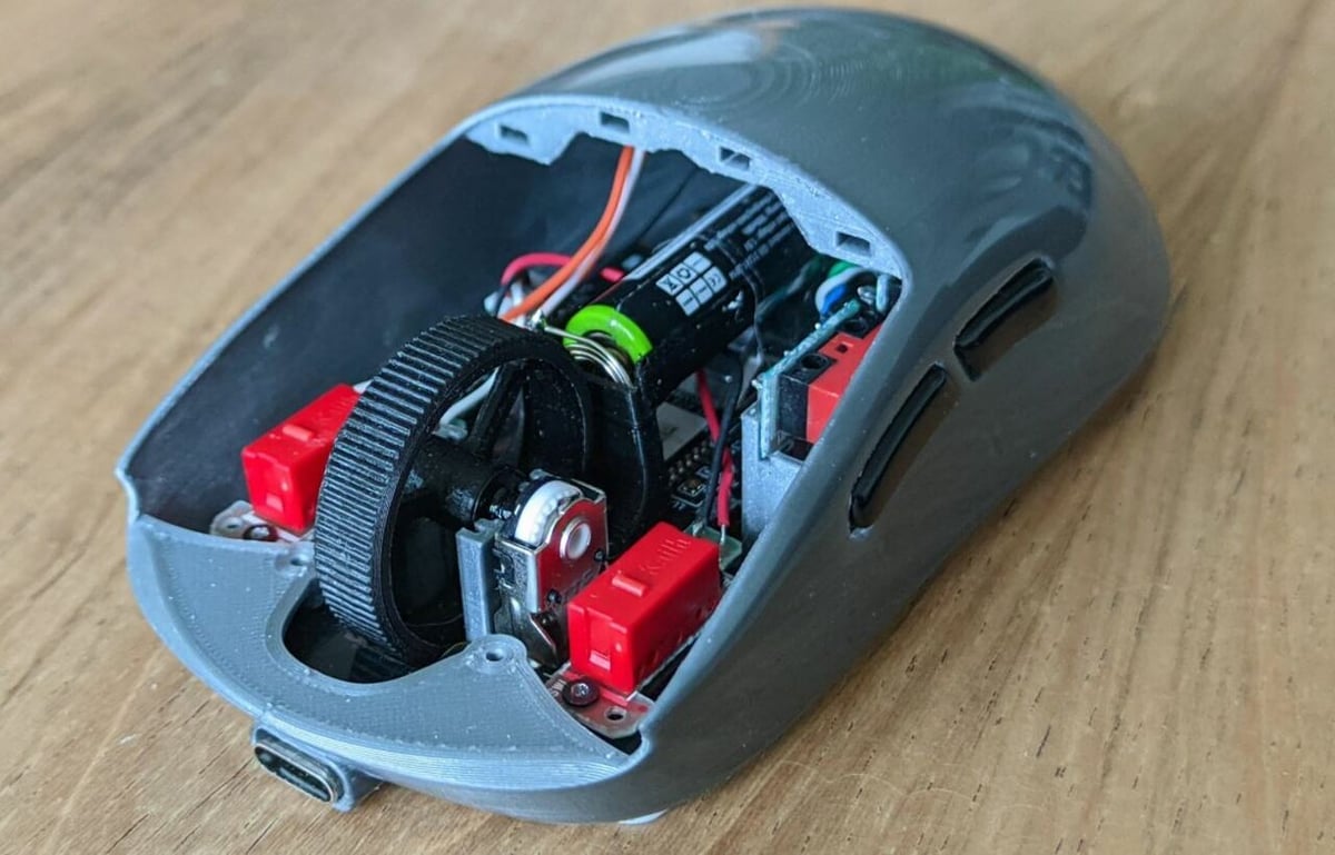 This Frankenmouse mixes elements from the G Pro and G305