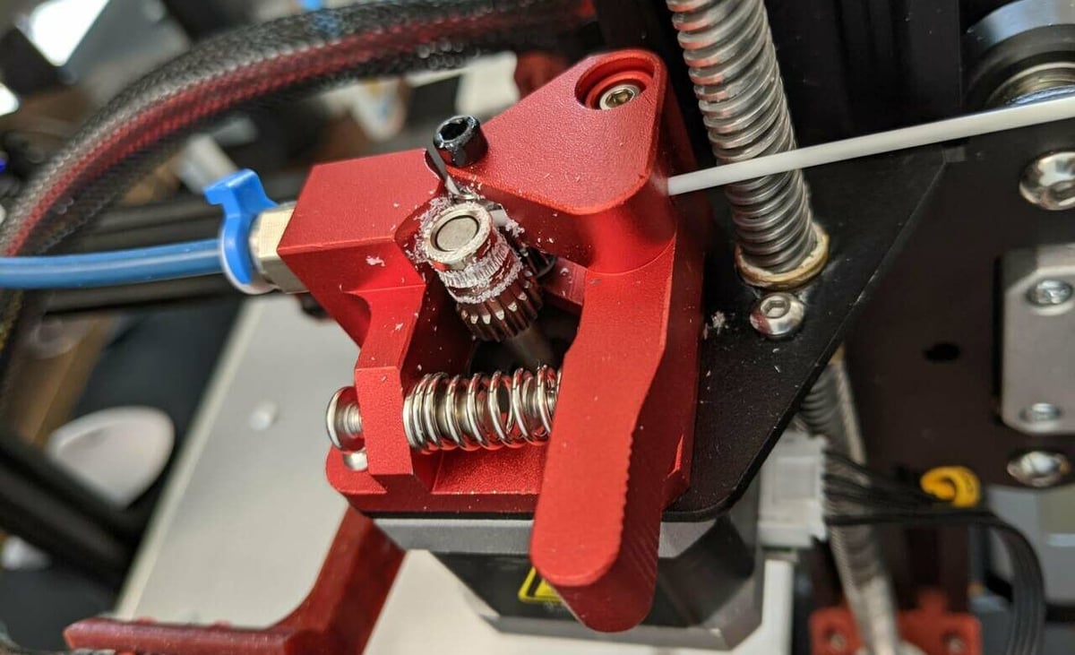 This extruder needs some proper cleaning