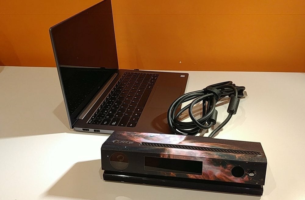 Picture of a laptop and a Kinect