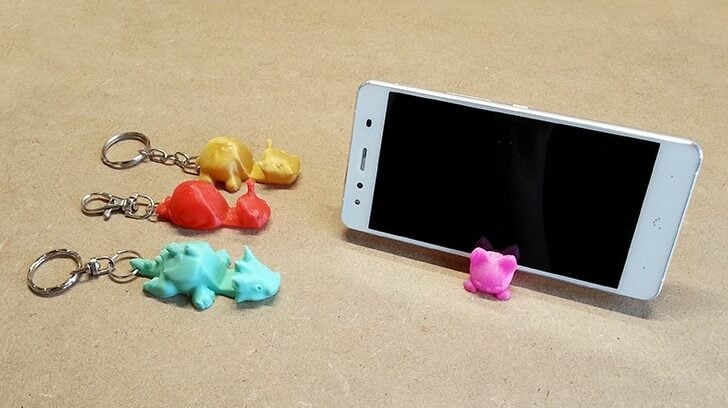 Four colorful phone holders provide maximum stability and cuteness for your phone