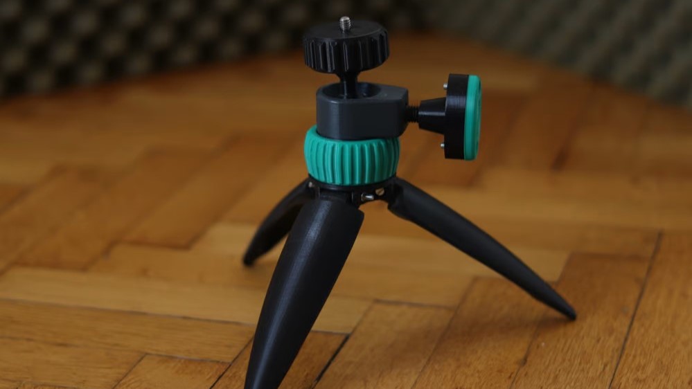 You can adjiust the position of this tripod's arms and ball joint