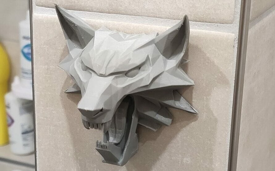 The wolf's fangs won't let your towel hit the floor
