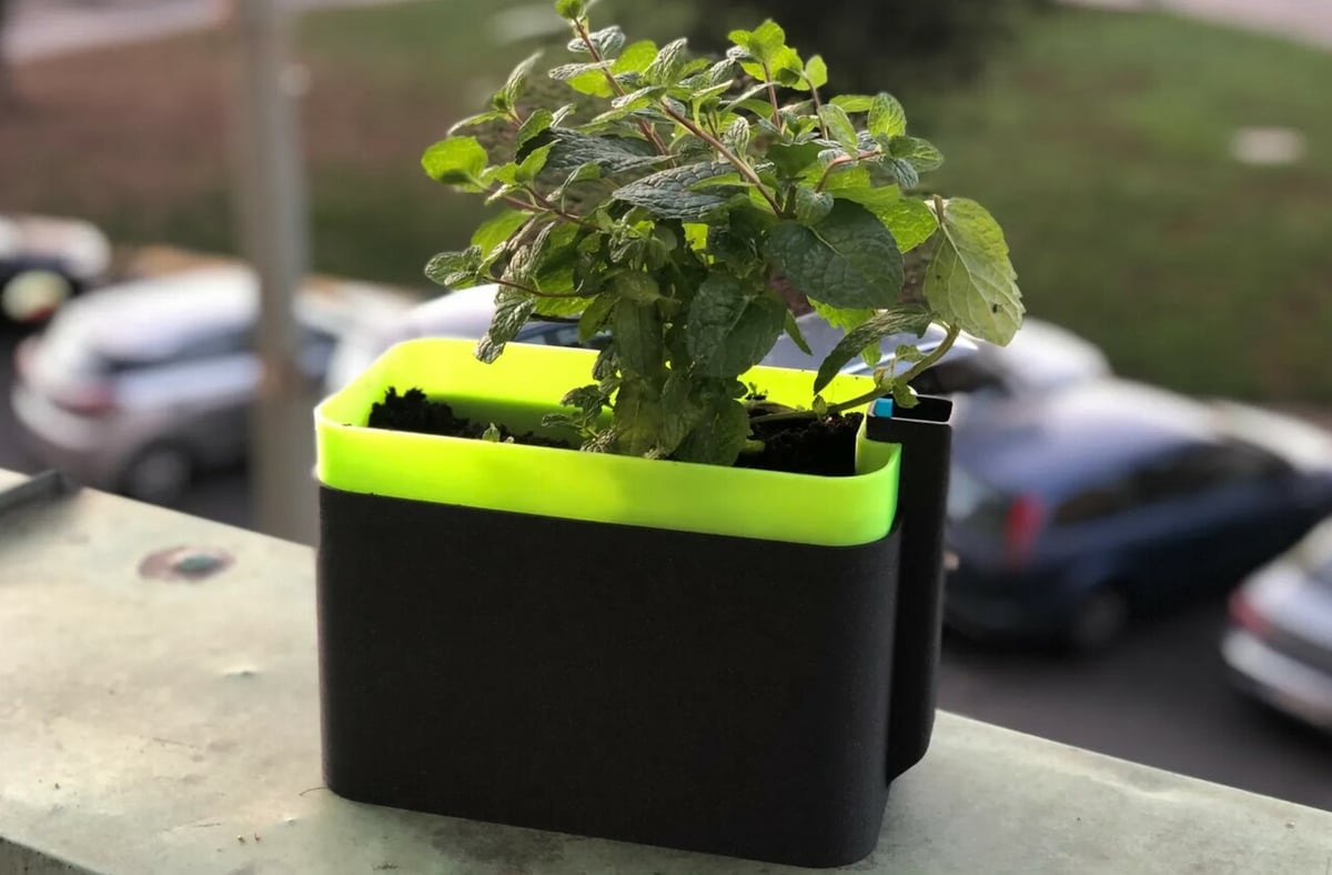 Where PLA absorbs and refuses water, PETG will keep your plants hydrated