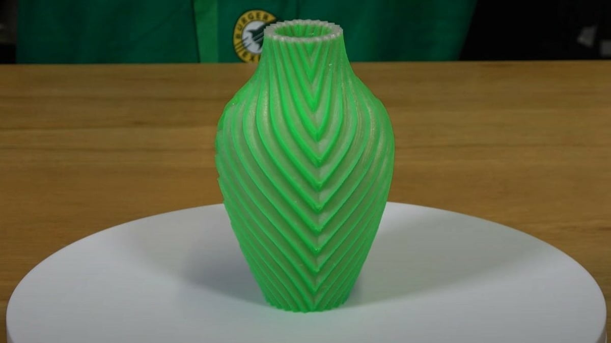 This chromatic vase can show off its patterns during both day and night!