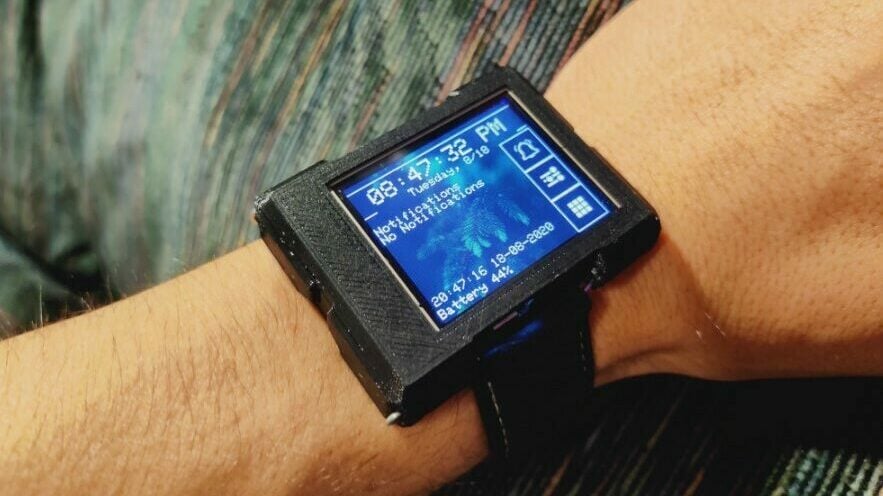 It's a low-power watch made with an ESP32 WROOM module
