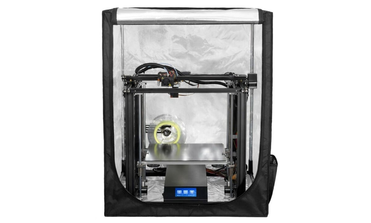 The enclosure fits the entire printer: no need to remove the spool holder.