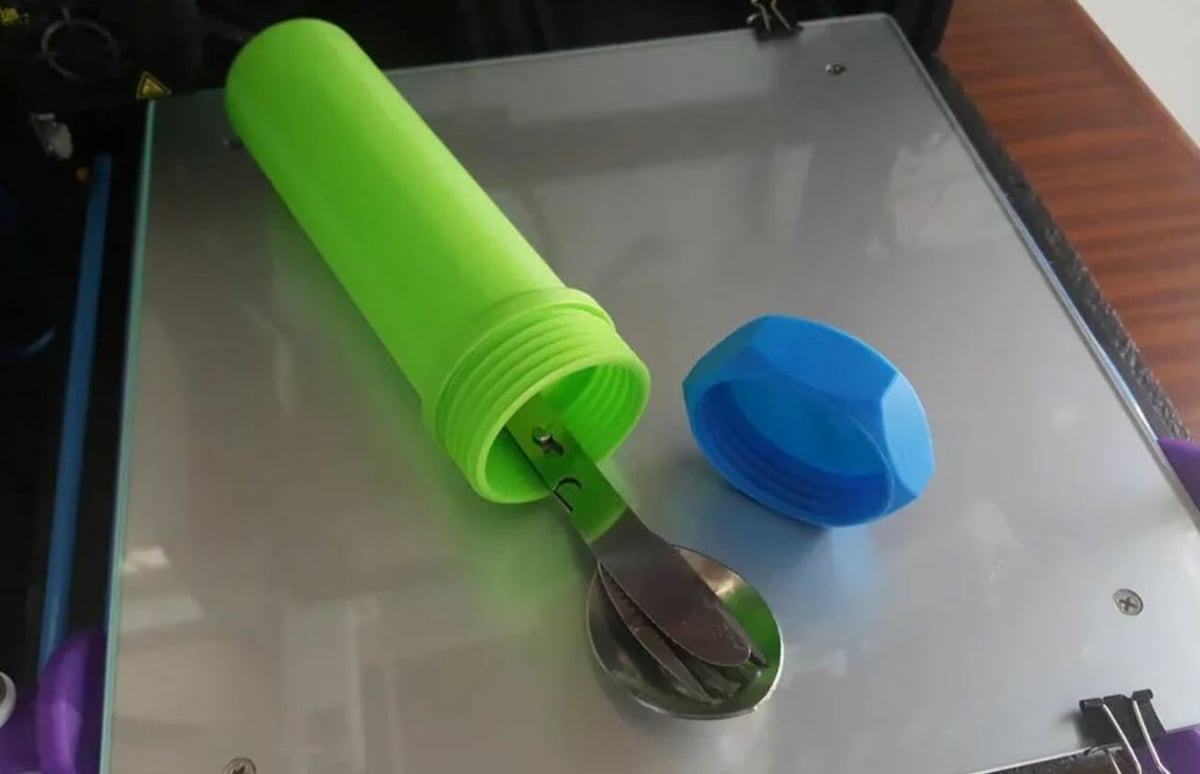 This cutlery box is made up of a 3D printable tube and a screw-on cap