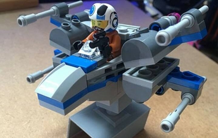 Use this stand to show off your Lego model, like this X-wing