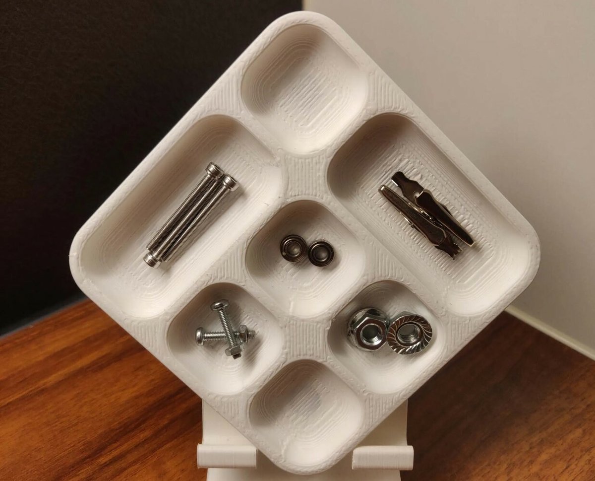 This magnetic tray can hold multiple parts