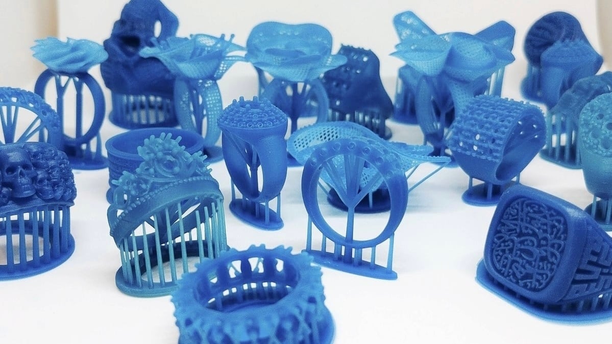 BlueCast X5, like all castable resins, still needs to be printed with supports