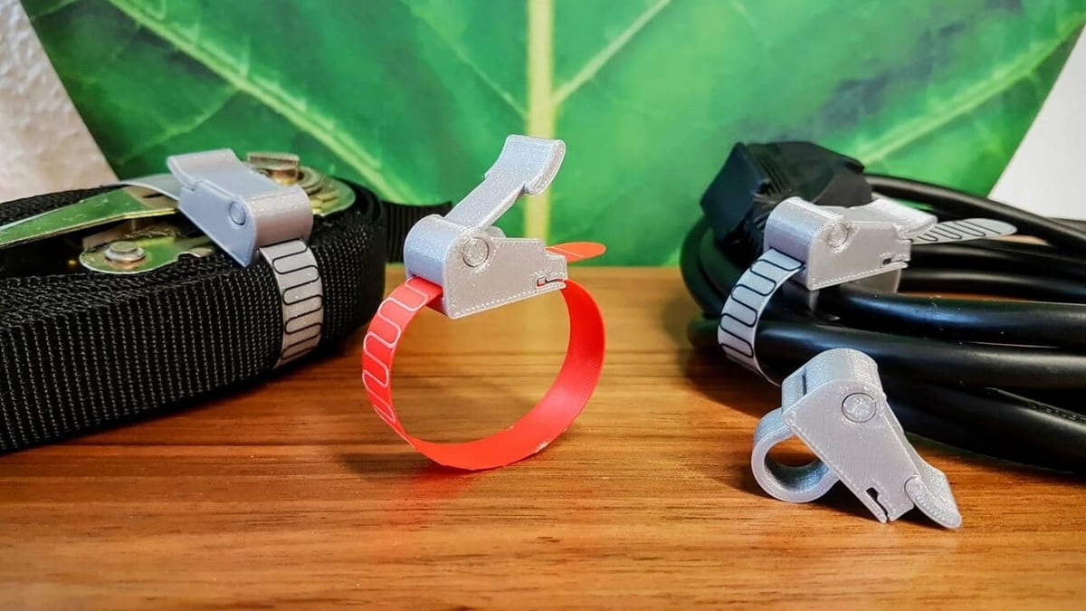 The maker claims these cable straps can lift items weighing up to 10 kg