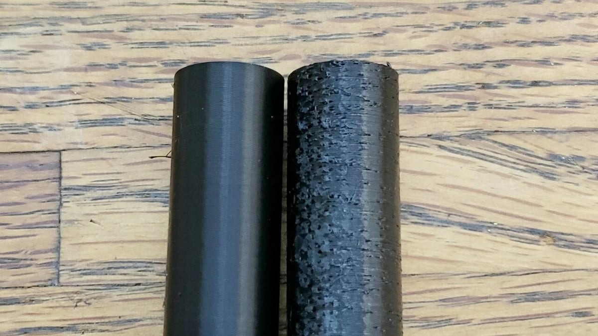 Same material, direct extrusion (left) and Bowden setup (right)