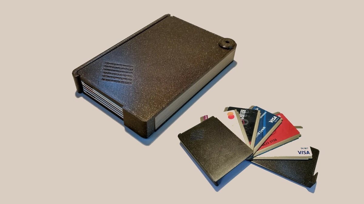 This wallet can also be a great fidget toy