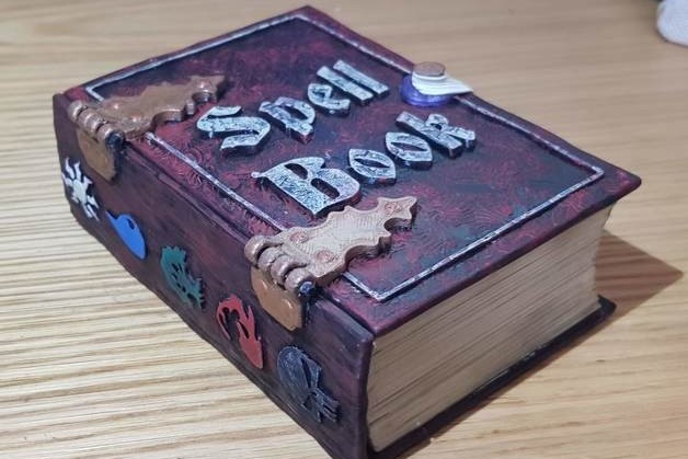 Every spellmaster needs this deck box