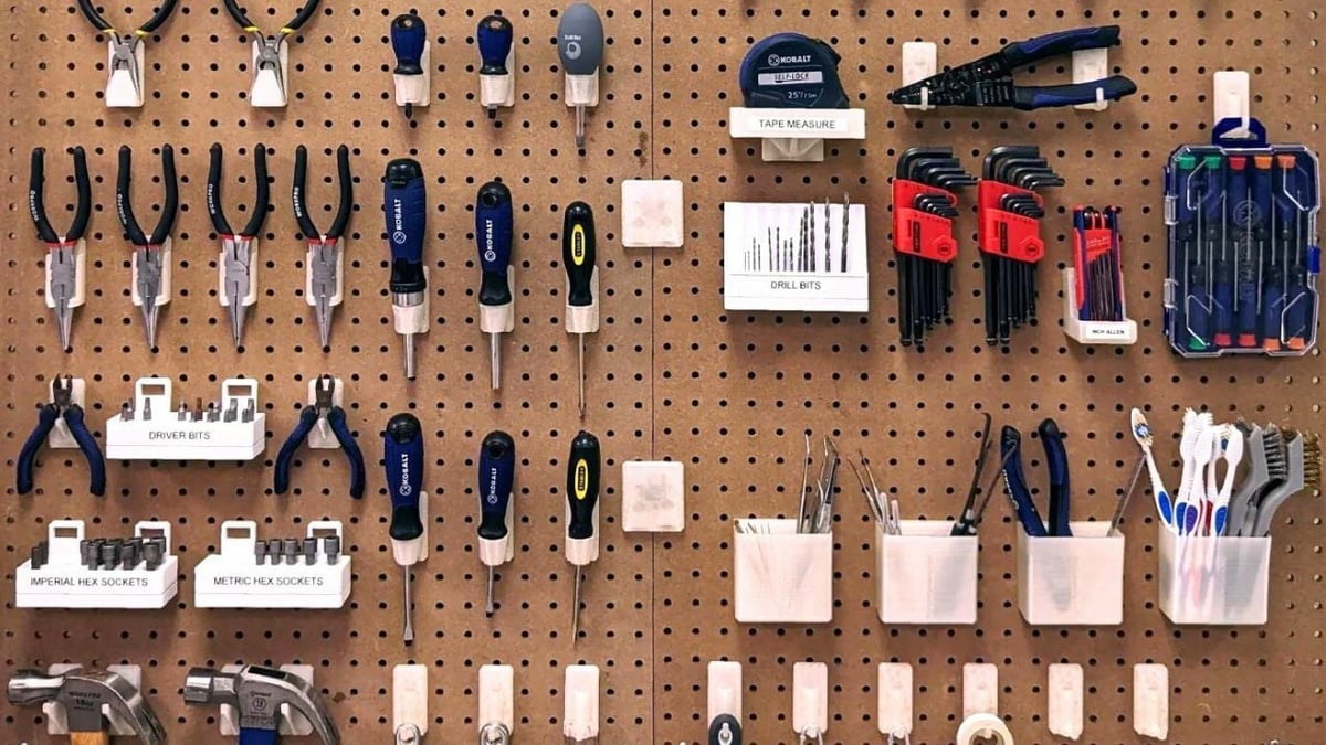 I made a wire holder for pegboards : r/3Dprinting