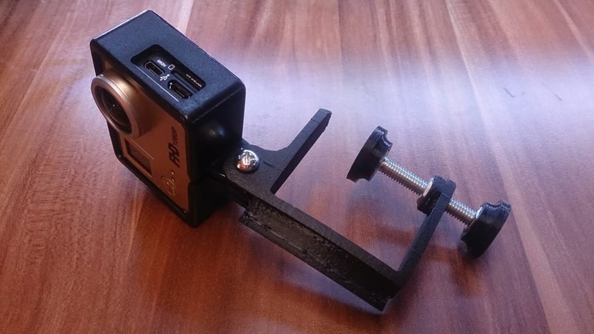 This vice clamp uses a coupler non-printed parts such as a threaded rod and coupler